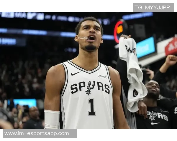 文班以286分钟上场时间创下赛季场均20分10篮板历史新纪录