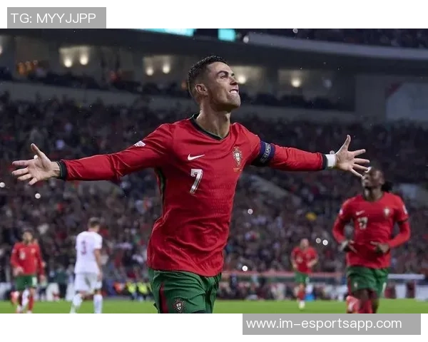 C罗全场表现亮眼7次射门收获2球并贡献高评分86