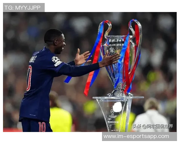 登贝莱回顾2025年辉煌时刻金球奖FIFA最佳与六冠王荣耀齐聚社媒分享